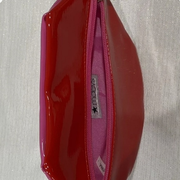 MACYS LIPS Make Up Bag Storage Case Zip Close NEW NWT - Picture 4 of 5